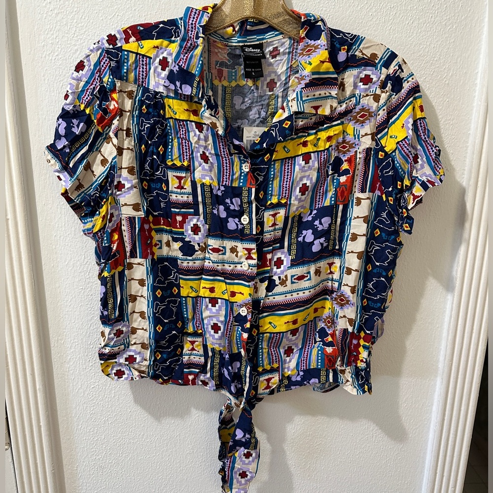 NWT Disney The Emperor’s New Groove Short Sleeve Button Down w/ Tie Size Large